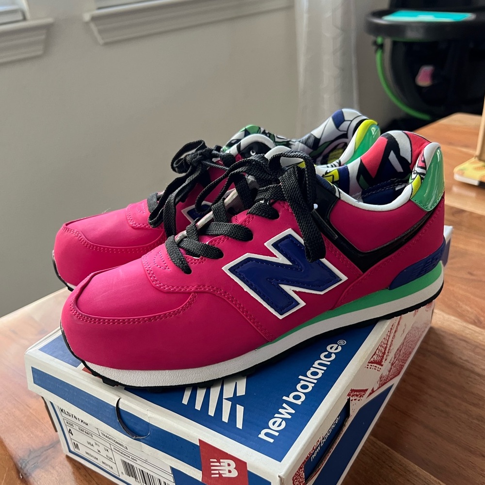 New Balance 574 Classic kids Size 4 Casual Shoes Sneakers Hot Pink